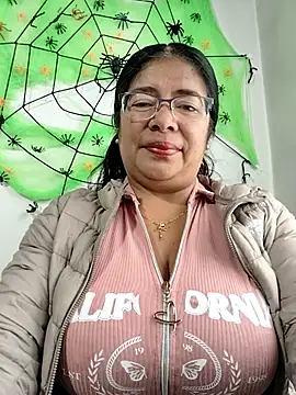 Snapshot of __valentina18 chatting on 8, 10, 2025 valentina18 online show from 8, 10, 2025