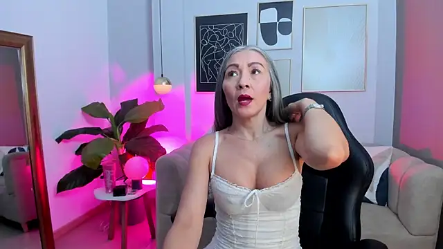 Snapshot of _Nicoletteshea_ chatting on 9, 5, 2026 Nicoletteshea online show from 9, 5, 2026