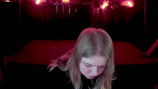 Snapshot of Tinker_Belll chatting on 17, 12, 2025 Tinker Belll online show from 17, 12, 2025