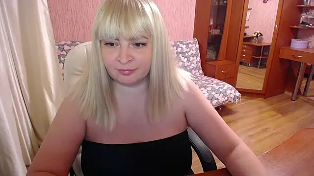 Snapshot of -MeowMeow chatting on 5, 10, 2025 -MeowMeow online show from 5, 10, 2025