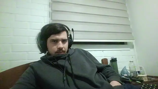 Snapshot of hung_weeb chatting on 25, 6, 2026 hung weeb online show from 25, 6, 2026