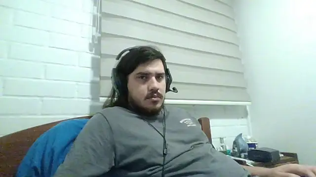 hung weeb online show from 4, 4, 2026