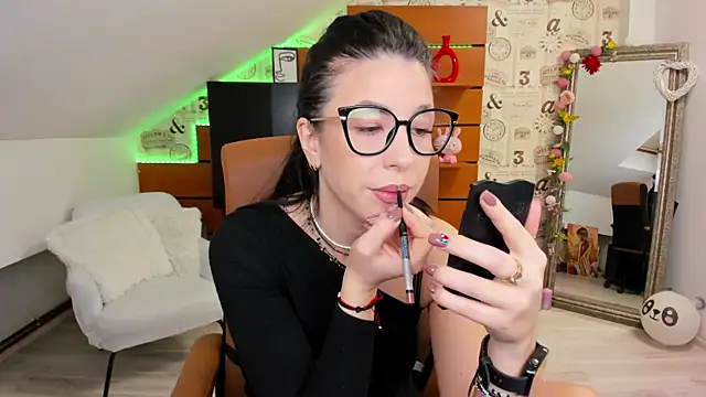 Snapshot of EmillyTaylor chatting on 13, 11, 2025 EmillyTaylor online show from 13, 11, 2025