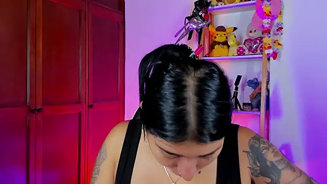 eymy-hadid online show from 10, 11, 2025