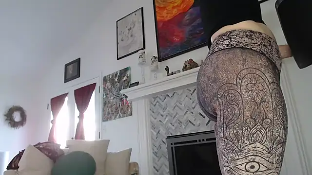 AuroraWillows online show from 2, 3, 2025