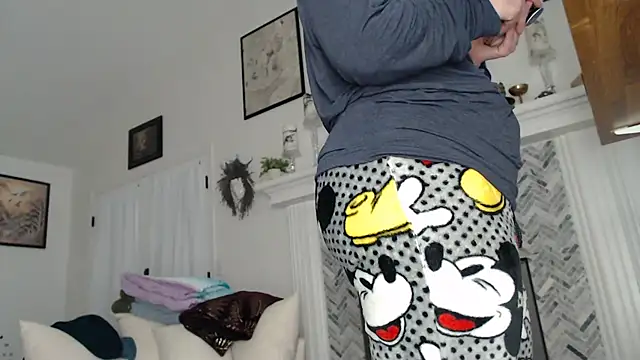 AuroraWillows online show from 11, 11, 2025