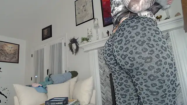 AuroraWillows online show from 20, 10, 2025