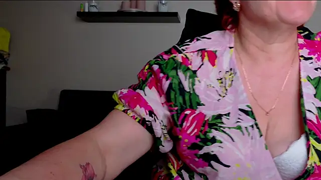 Snapshot of JoannaAndNeighbour chatting on 11, 6, 2026 JoannaAndNeighbour online show from 11, 6, 2026