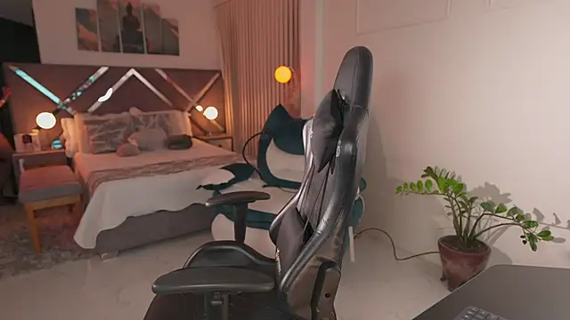 Snapshot of KateOwens chatting on 25, 10, 2025 KateOwens online show from 25, 10, 2025