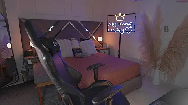 Snapshot of KateOwens chatting on 29, 11, 2025 KateOwens online show from 29, 11, 2025