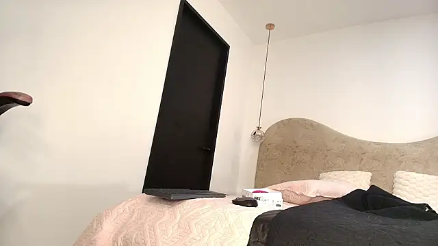 Snapshot of zzoe_ chatting on 16, 11, 2025 zzoe online show from 16, 11, 2025