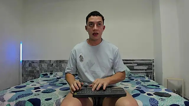 Snapshot of davinalhot chatting on 19, 4, 2026 davinalhot online show from 19, 4, 2026