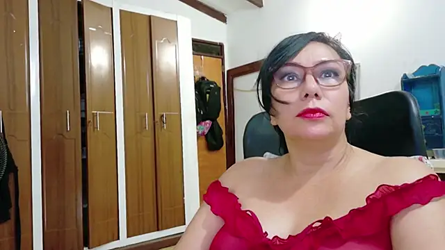 Snapshot of hottplay chatting on 8, 5, 2026 hottplay online show from 8, 5, 2026