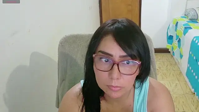 Snapshot of hottplay chatting on 13, 11, 2025 hottplay online show from 13, 11, 2025