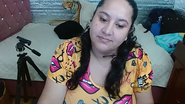 Snapshot of EMILY-NESSA chatting on 11, 5, 2026 EMILY-NESSA online show from 11, 5, 2026