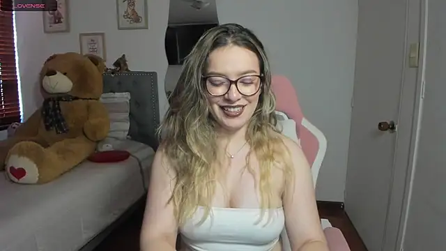 Snapshot of samysweet_8 chatting on 9, 5, 2026 samysweet 8 online show from 9, 5, 2026