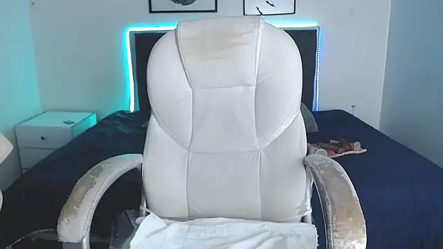 selena yourmilf online show from 26, 11, 2025