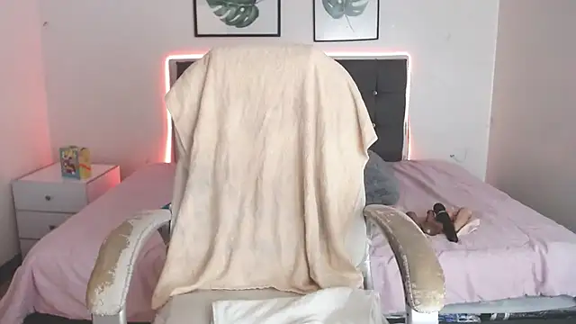 selena yourmilf online show from 10, 3, 2026