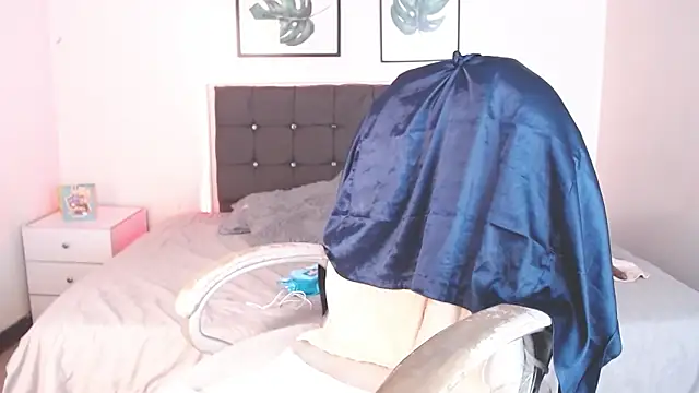 selena yourmilf online show from 1, 4, 2026