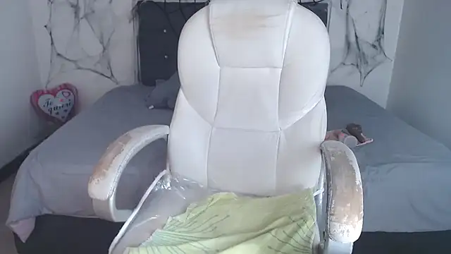 selena yourmilf online show from 14, 10, 2025