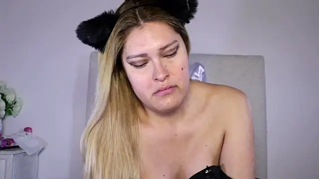 Snapshot of Angelas_dream chatting on 9, 10, 2025 Angelas dream online show from 9, 10, 2025