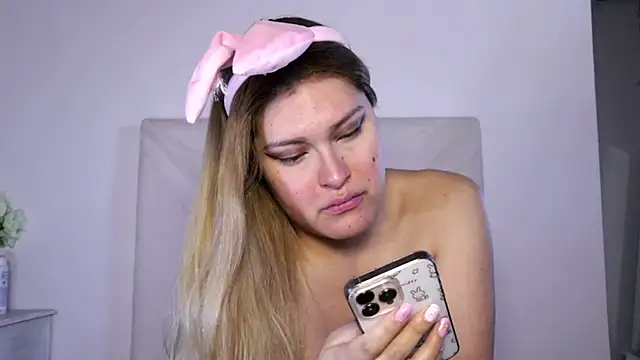 Snapshot of Angelas_dream chatting on 18, 11, 2025 Angelas dream online show from 18, 11, 2025