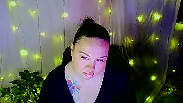 Victoria Marks online show from 2, 12, 2025