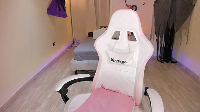 carleee winter online show from 24, 10, 2025