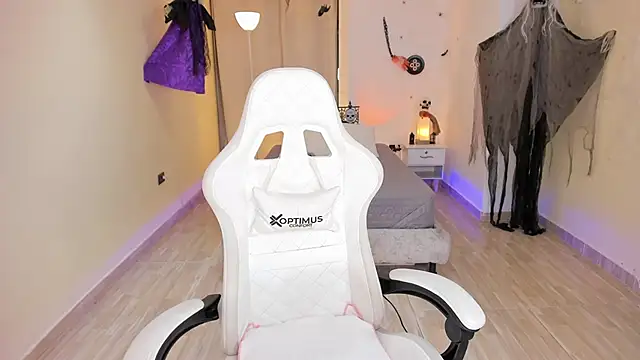 carleee winter online show from 28, 10, 2025