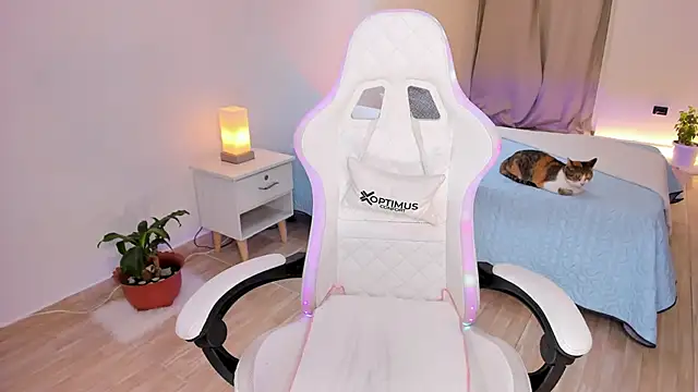 carleee winter online show from 23, 11, 2025