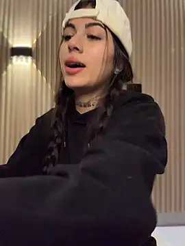 Sarasanders 4 online show from 6, 3, 2026