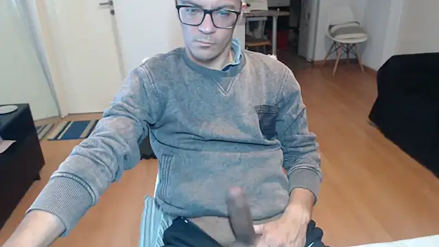 Snapshot of guachin_hunk chatting on 4, 7, 2026 guachin hunk online show from 4, 7, 2026