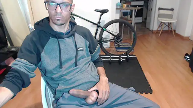 Snapshot of guachin_hunk chatting on 19, 10, 2025 guachin hunk online show from 19, 10, 2025