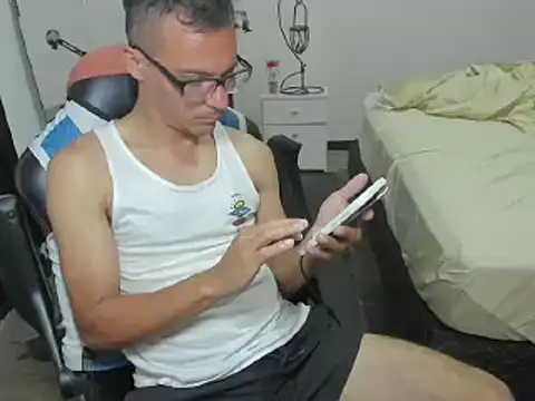 Snapshot of guachin_hunk chatting on 31, 12, 2024 guachin hunk online show from 31, 12, 2024