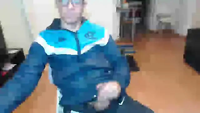 Snapshot of guachin_hunk chatting on 6, 8, 2026 guachin hunk online show from 6, 8, 2026