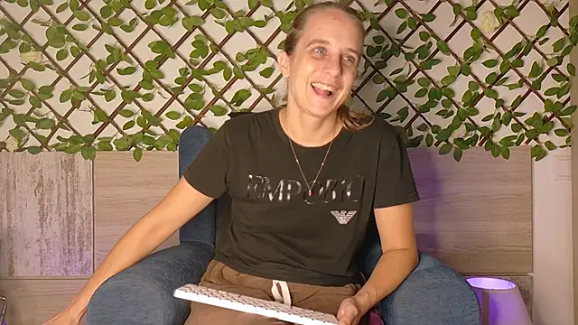 LadyChantale online show from 10, 10, 2025