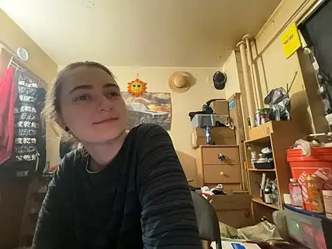 Snapshot of Snowbunnycake_131 chatting on 13, 5, 2026 Snowbunnycake 131 online show from 13, 5, 2026