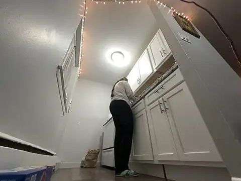 Snowbunnycake 131 online show from 5, 11, 2025