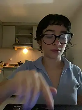 Snapshot of _Lunnaa_ chatting on 28, 4, 2026 Lunnaa online show from 28, 4, 2026