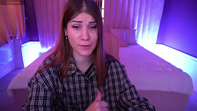 Snapshot of CassandraGood chatting on 3, 11, 2025 CassandraGood online show from 3, 11, 2025