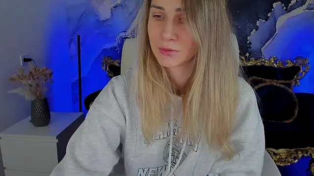 Snapshot of CassandraGood chatting on 11, 2, 2025 CassandraGood online show from 11, 2, 2025