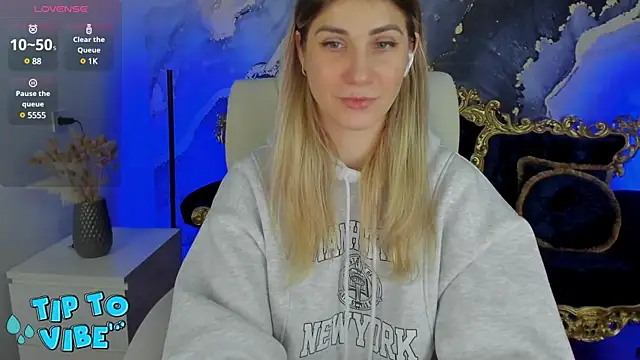 Snapshot of CassandraGood chatting on 11, 2, 2025 CassandraGood online show from 11, 2, 2025