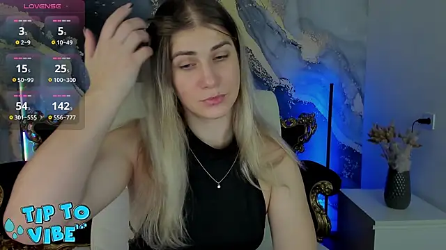 Snapshot of CassandraGood chatting on 12, 2, 2025 CassandraGood online show from 12, 2, 2025