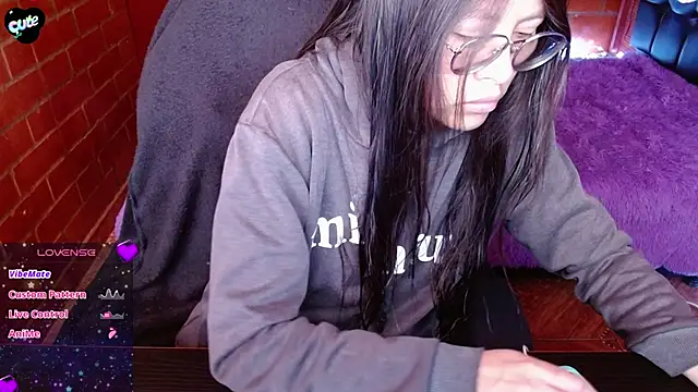 MidoriQuiinn online show from 8, 4, 2026