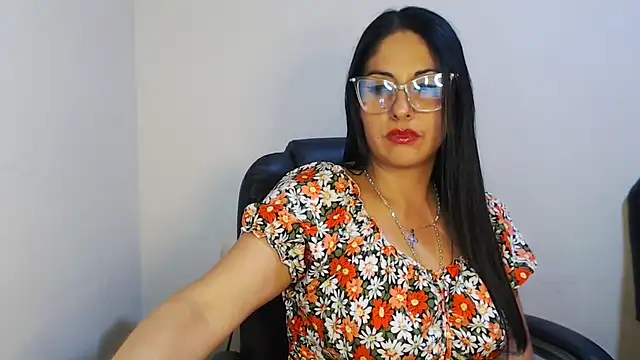 Snapshot of sahtlove1 chatting on 17, 10, 2025 sahtlove1 online show from 17, 10, 2025