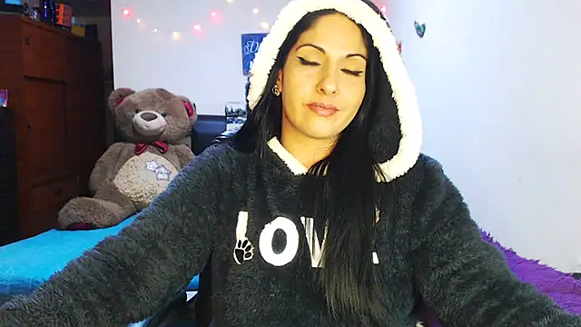 Snapshot of sahtlove1 chatting on 25, 11, 2025 sahtlove1 online show from 25, 11, 2025