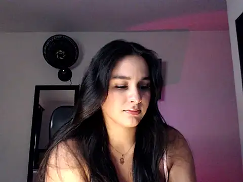 Snapshot of Mavie_roses chatting on 29, 10, 2025 Mavie roses online show from 29, 10, 2025