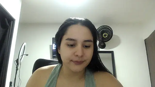 Snapshot of Mavie_roses chatting on 12, 10, 2025 Mavie roses online show from 12, 10, 2025