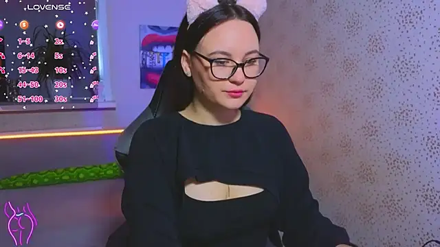 Snapshot of EsterLogan chatting on 30, 9, 2025 EsterLogan online show from 30, 9, 2025