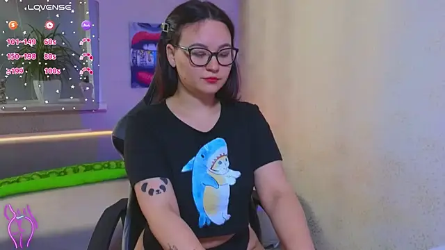 Snapshot of EsterLogan chatting on 22, 9, 2025 EsterLogan online show from 22, 9, 2025